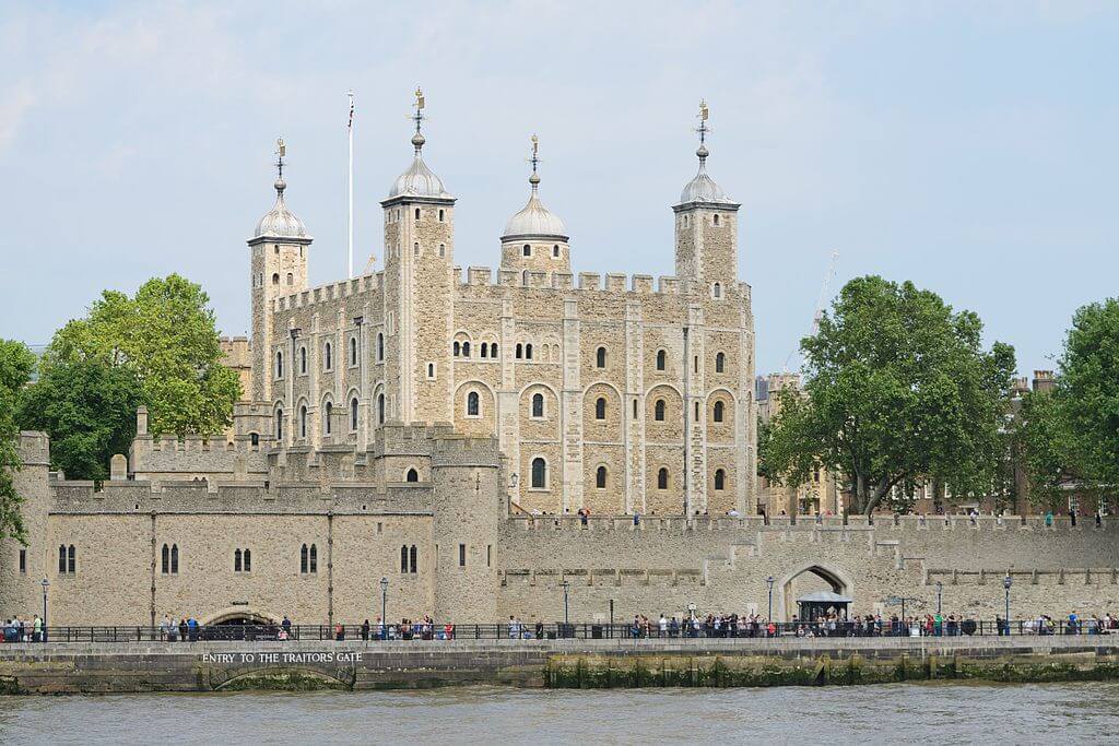 tower-of-london-norman-building-england