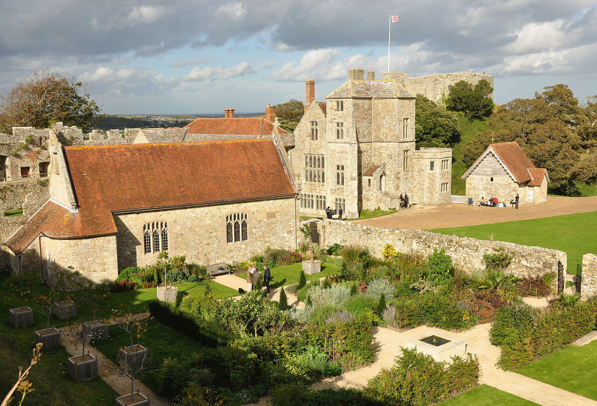 carisbrooke-castle-isle-of-wight-visit-european-castles